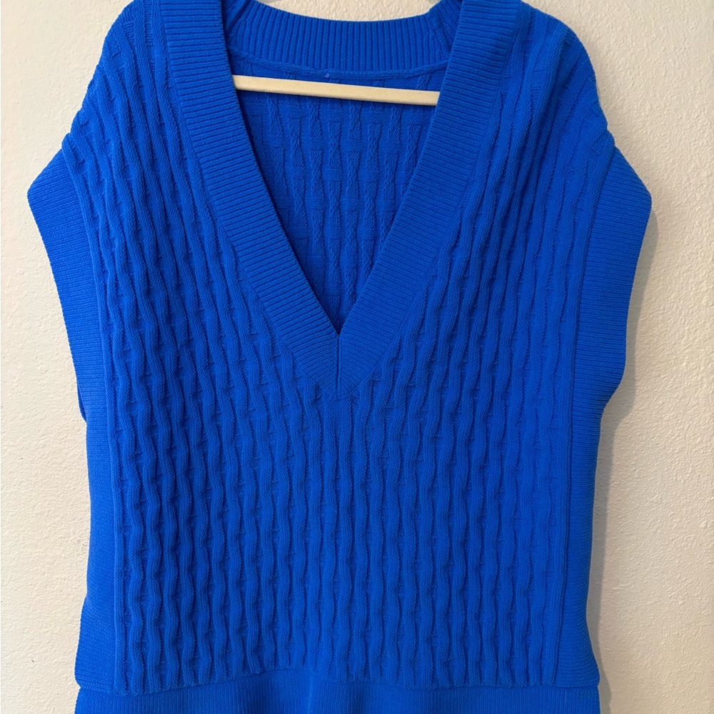 Lululemon Oversized Blue Knit Vneck Swester Vest
